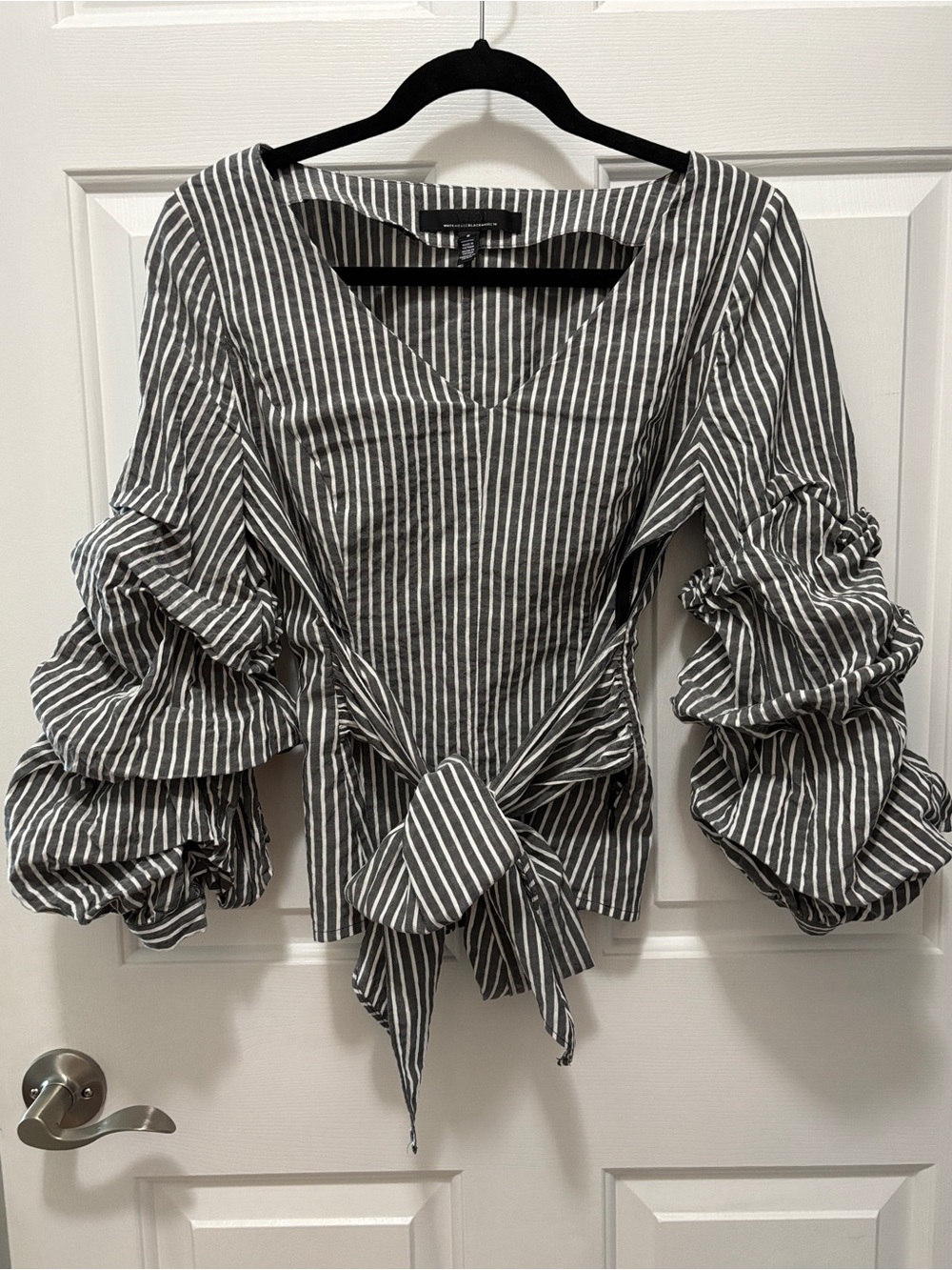 White House Black Market Gray and White Striped Tie-Front Puff Sleeve Top EUC